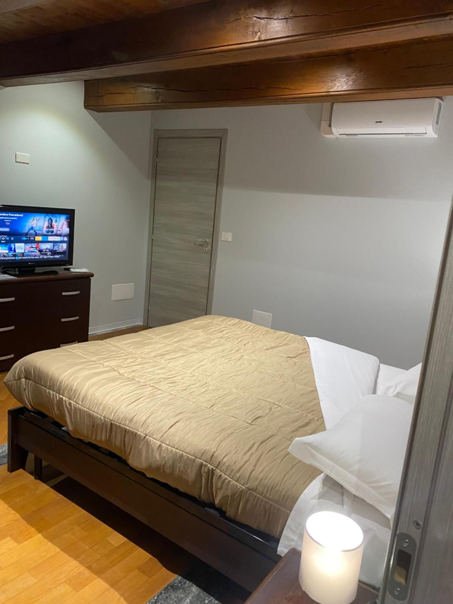 Bed and Breakfast La Casa Di Cate & Adry Envie Екстер'єр фото