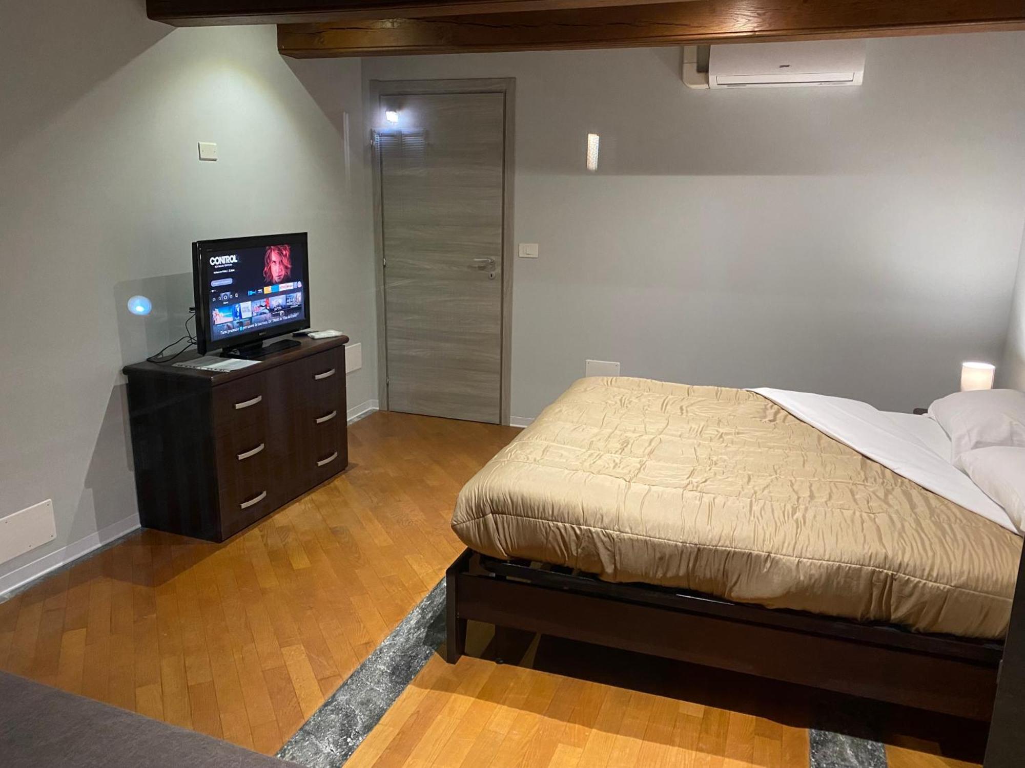 Bed and Breakfast La Casa Di Cate & Adry Envie Екстер'єр фото