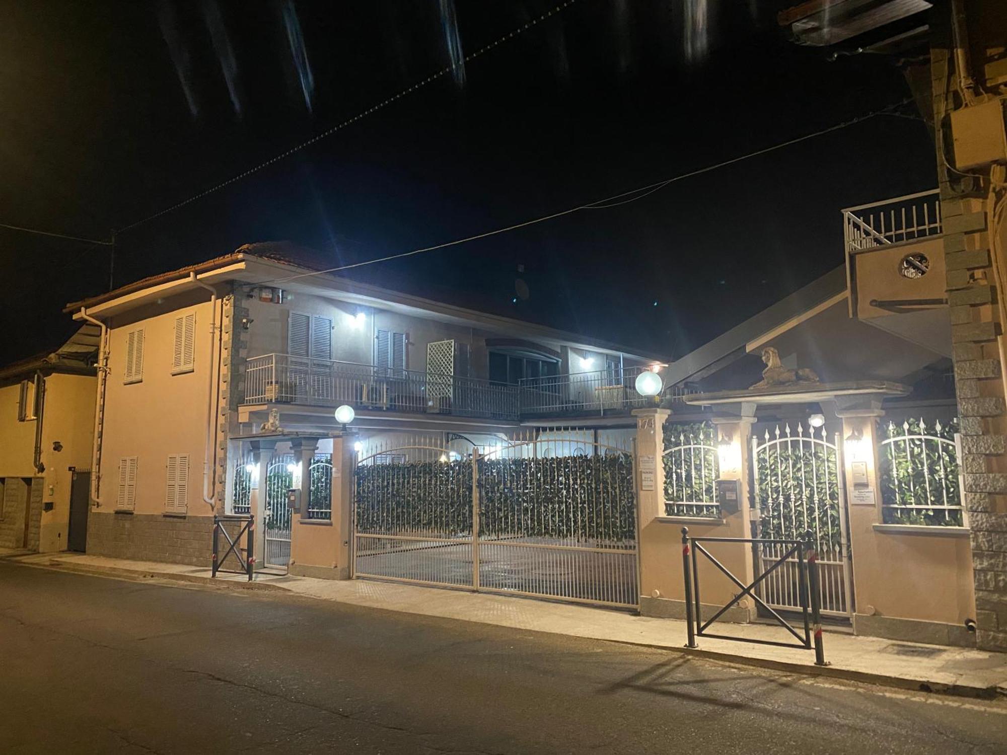 Bed and Breakfast La Casa Di Cate & Adry Envie Екстер'єр фото