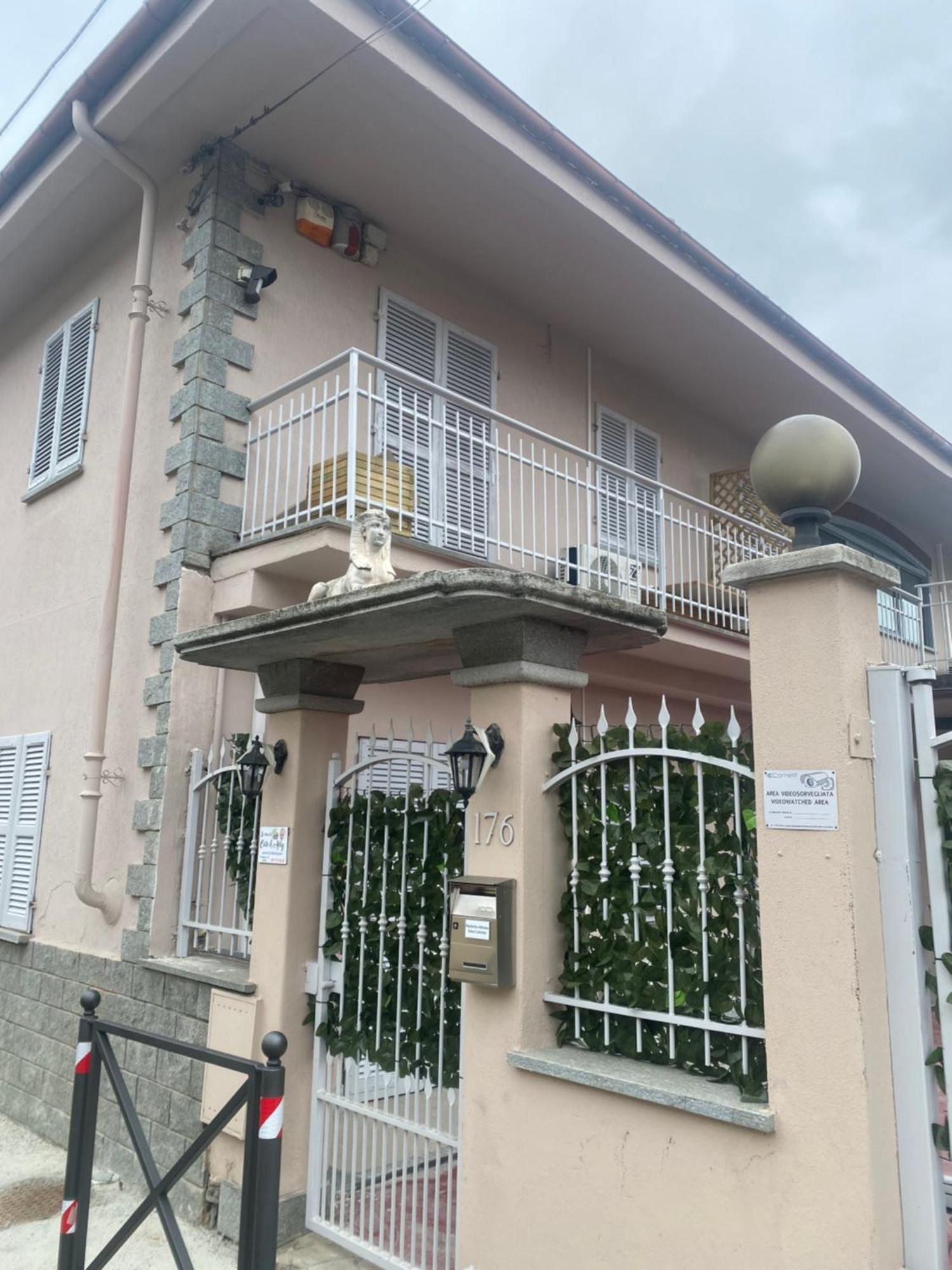 Bed and Breakfast La Casa Di Cate & Adry Envie Екстер'єр фото