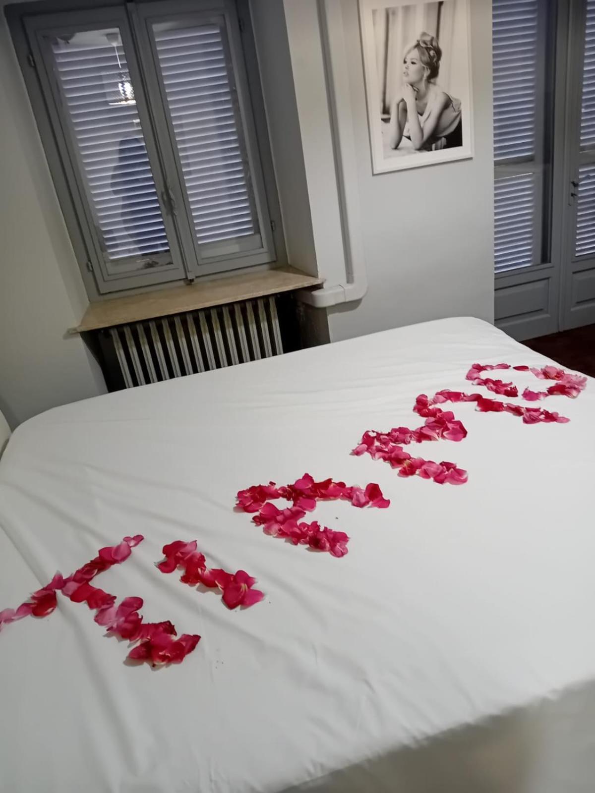 Bed and Breakfast La Casa Di Cate & Adry Envie Екстер'єр фото